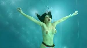 Underwater Drowning Woman - 33 photos