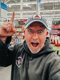 OK! Does anyone else walk through a grocery store and just wonder how many  calories are in the store at a given time ? Im always wondering do i asked  ChatGPT to