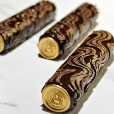 Amaury Guichonさんはinstagramを利用しています Chocolate Caramel Cylinder Crunchy Streusel Soft Caramel Cremeux Chocolate Sable A Soft Caramel Chocolate Chocolate Shop