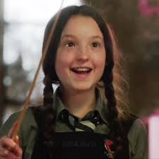 Bella Ramsey Mirror Scene