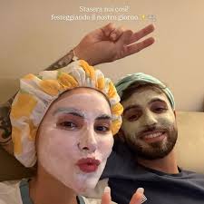 antonspin_ l'ex di Belen e papà di Luna Marì, è di nuovo vicino alla  splendida tatuatrice @ainhoafotirodriguezuniga in questi giorni si sono  fatti rivedere insieme sui social, segno che il loro rapporto