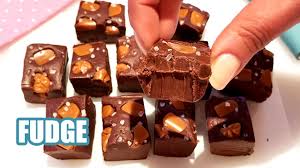 Fudge Au Chocolat 3 Ingredients Recette Facile Et Rapide Coffee Biscuits Fudge Food