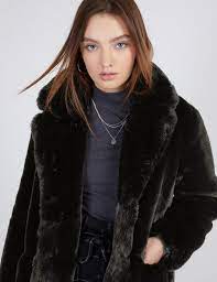 Officiellement élue reine de la tendance hivernale, la fausse fourrure est partout et habille nos côté couleurs, les couleurs sobres, à l'instar du beige, marron, ivoire, noir ou marron restent une valeur. Hors De Doute Chou Refuser Manteau Long Fourrure Noir Lespeillasses Com