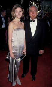11 Iconic Oscars Photos You Ve Definitely Never Seen Before Oscar Fashion Ceremony Dresses Celebrities