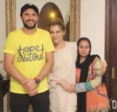 Sana Bucha Replied To Criticism On Picture With Shahid Afridi Saying Gandi Zehniat Shahid Afridi Pakistan Cricket Team Becoming An Actress
