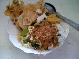Localízalo en el mapa y llama para reservar mesa. Nasi Pecel Super Pedas Dan Rempeyek Ombo Milik Mbok Sarti Lokal Karya