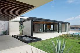 Creators:carlos montero, darío the lives of the people of allende, a mexican border town, are overtaken by a powerful cartel's operations. San Miguel De Allende Tag Archdaily