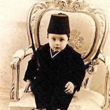 Dünyanın son hükümdarı , son evrensel imparator ii.abdülhamid han'dır. i̇lber ortaylı. Sultan Abdulhamid In Surgunu Mazlum Kalbimin Ahi Bir Gun Cikacaktir Independent Turkce