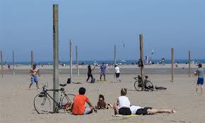 It narrows toward the east, where it joins up with beaches park. Toronto Reopens Hundreds Of Park Amenities With Physical Distancing Measures Global Times
