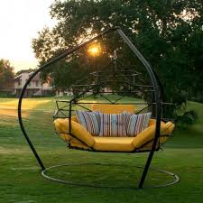 The Hanging Lounger By Kodama Zome Outdoor Swing Bed Lounge Kleiner Hinterhof Landschaftsbau Outdoor Dekorationen Garten Landschaftsbau