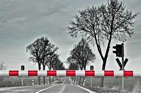 Im gegensatz zur mantaplatte lasst sich dieser jedoch ganz logisch erklaren. Schranke Rot Weiss Foto Bild Architektur Strassen Brucken Motive Bilder Auf Fotocommunity