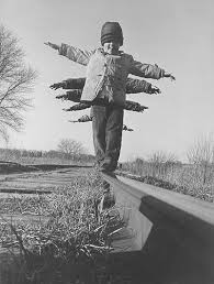 This Photo By Lewis Hine Caught My Attention Because He Used Children To Make It Look Like The One Child H White Photography Vintage Photos Vintage Photography