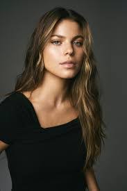 Heidi Searle's Instagram, Twitter & Facebook