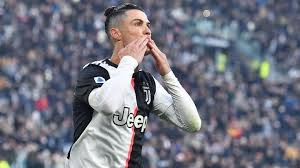 Ο πορτογάλος σούπερ εκτός από κορυφαίος ποδοσφαιριστής είναι και αξιοθαύμαστος μπαμπάς αλλά. Rekor 60 Etwn Isofarise O Kristiano Ronalnto Ape Mpe