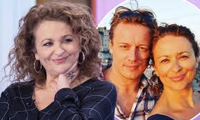 Season 15 (uk celebrity) contestants. Nadia Sawalha Emotionally Reveals She Proposed To Her Husband Mark Daily Mail Online