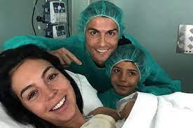 His height, his body, his beauty. Ø¹Ø§Ø±Ø¶Ø© Ø£Ø²ÙŠØ§Ø¡ ØªÙƒØ´Ù ØªÙØ§ØµÙŠÙ„ Ø¹Ù† Ø­ÙŠØ§Ø© Ø±ÙˆÙ†Ø§Ù„Ø¯Ùˆ Ø§Ù„Ø¬Ù†Ø³ÙŠØ©