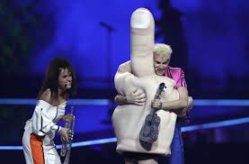 Nationale ve uuden musiikin kilpailu 2021. Twitterreaktionen Zum Esc 2021 Ein Mittelfinger Wird Zum Gesprachsthema Kultur Stuttgarter Nachrichten