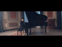 In questo video scoprirete come imparare a suonare la canzone di ultimo: I Tuoi Particolari Ultimo Accordi E Testo