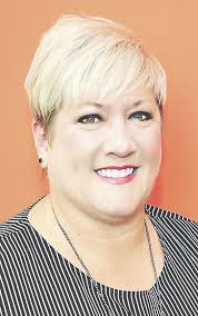 Lisa Tinney's Instagram, Twitter & Facebook