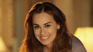 Daniela Escobar dá vida à bióloga que se envolve com jovens