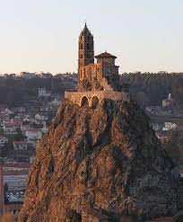 There Is So Much Cool Stuff In France I Didn T Even Know This Existed Le Puy En Velay Chapel France Haute Loire Le Puy En Velay Loire