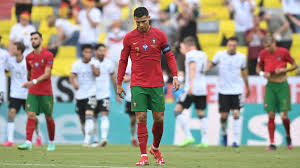 Devastanti i tedeschi sulla fascia destra dove kimmich crossa basso e la palla finisce sui piedi di guerreiro che, nel tentativo di rinviare il pallone, lo butta nella propria rete. Trzcukzrbdcxdm