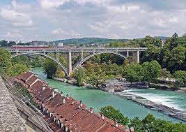 Oficiální fb stránka českého zastoupení švýcarské centrály cestovního ruchu switzerland tourism v české republice. Bern Aaretal Kirchenfeldbucke V Centru Mesta Historicke Centrum Jez Tramvaj Hlavni Mesto Svycarsko Malebne Reka Alpy Pikist