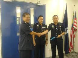 Sort of balai polis direktori. Polis Kl 16 2 2011 Jam 11 00 Pagi Majlis Serah Menyerah Facebook