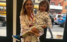 Η σοφία καρβέλα με αφορμή τα γενέθλιά της μας έδειξε μια σπάνια φωτογραφία του νίκου καρβέλα. Sofia Karbela H Apokalypsh Gia To Parel8on Ths Poy Sygkinei