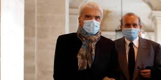 Par sudouest.fr avec afp publié le 08/09/2020. Arbitrage Bernard Tapie Apparait Affaibli Au Premier Jour De Son Proces En Appel Le Point
