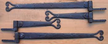 Pentures Droites Forgees Les Forges De Signa Serrures Et Serrurerie Ancienne Pour Portes Anciennes Heurtoirs Clenches Loquets Pouciers Targettes Lo Archi