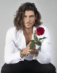 Matt james' bachelor 2021 contestants were announced on the bachelor 's official facebook page on friday, december 11—and there are some familiar faces. Patric Haziri Ist Der Neue Schweizer Bachelor Fm1today