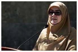 سلفی همسر عراقچی و دختر پزشکیان با سخنگوی دولت در یک نمایشگاه + عکس
