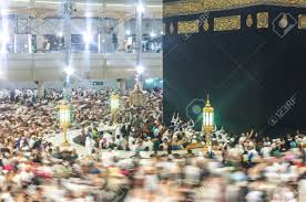 Die kaaba von innen mit videos und bildern weg zum islam. Mecca 11 Marz Muslime Beten Innen Hijr Ismail Der Kaaba In Masjidil Haram Moschee Am 11 Marz 2015 In Mekka Muslime Auf Der Ganzen Welt Stehen Vor Der Kaaba Wahrend Der Gebetszeit