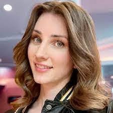 Janice Tew's Instagram, Twitter & Facebook