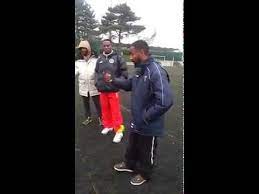 Vous pouvez ajuster le niveau de 1 à 10, de facile à grand maître. Un Coach Plein D Humour Saint Denis Youtube