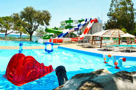 Les Pieds Dans L Eau Sur L Ile De Beaute En 2020 Parc Aquatique Camping Camping Corse