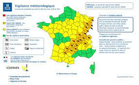 De la grêle et de fortes rafales de vent sont notamment attendues à partir de 15 h. Meteo 20 Departements Du Centre Est En Vigilance Orange Aux Orages Le Point