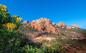 Massif des maures quoi visiter. Que Visiter Dans Le Var Viens On T Emmene