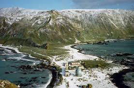 Image Of The Macquarie Island Isthmus With Snow On The Ground Macquarie Island Outdoor Island