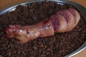 La differenza tra zampone e cotechino il cotechino fresco e il cotechino precotto, le differenze il cotechino precotto invece richiede una cottura molto più breve, di 20 o 30 minuti, che va. Giornata Nazionale Del Cotechino E Dello Zampone Il Calendario Del Cibo Italiano