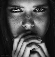 Deep Look Portraits Discrets Portrait Photographique Photographie De Portraits