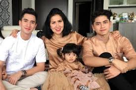 Jadi Idola Ini 3 Arti Nama Anak Venna Melinda Yang Indah Kaya Makna