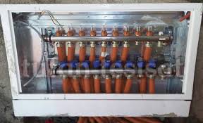 Doğalgaz yerkabuğunun altında, belli jeolojik oluşumlarla gerçekleşen, metan ve hidrokarbonlardan oluşan yanıcı, renksiz, kokusuz sıcak su ihtiyacını karşılamak için şehirlerde daha çok tüp gazlı şofbenler (anında su ısıtıcılar) ile katı ya da sıvı yakıtlı termosifonlar (depolu su. Yerden Isitma Su Bosaltma