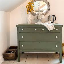 It's well loved by many because when you buff it into the paint, it creates a velvety lustrous sheen. Chalk Paint Vs Fusion Mineral Paint Hallstrom Home