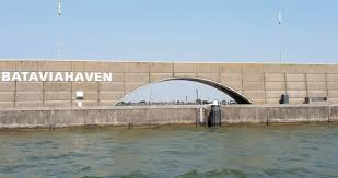 Het is gelegen op ongeveer vier kilometer van de houtribdijk (ook wel: Marker Wadden Bezoeken In Het Markermeer Eilandhuisjes In Pre Sale