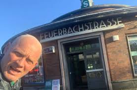 Stf envía noticias de crimen contra bolsonaro a pgr por indicar cloroquina. Der Stuttgarter Bernhard Weber Rosa Der In Rio De Janeiro Seit 2002 Als Mc Gringo Bekannt Wurde Ist Mit Seiner Frau Daniele Seiner Tochter Liane Und Sohn Maurice Nach Deutschland Zuruckgekehrt