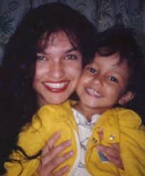 Hoje é dia de celebrar Mamãe Sonia Amaro e como vocês podem ver, sim, eu  sou filha da dona do sorriso mais lindo do mundo. Feliz Novo Ciclo mamãe.  Te amo. ❤️