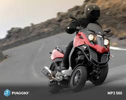 The capacity of the new master engine has been upped to 492cc to obtain maximum power of 40 hp at 7,250 rpm and maximum torque of over 42 nm at 5,500 rpm. 2012 Piaggio Mp3 500 Sport Touring