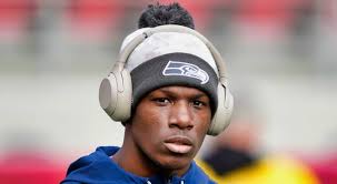 Why Was Dee Williams Carted Off The Field Against The 49ers? All About His  Injury